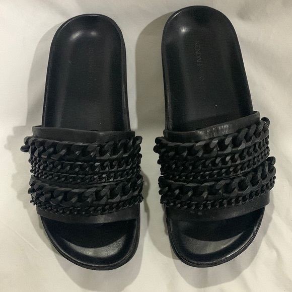 🔥1/2 of Summer Sale!🔥 KENDALL & KYLIE “Shiloh”  Matte Black Chain Link Slides - Picture 8 of 8